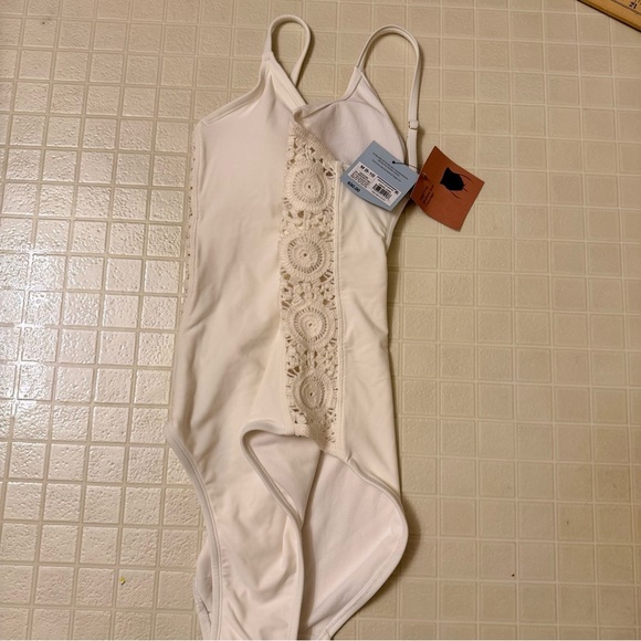 Women's Crochet Side Panel Coverage One Piece Swimsuit Shade and Shore Size M - Picture 7 of 8